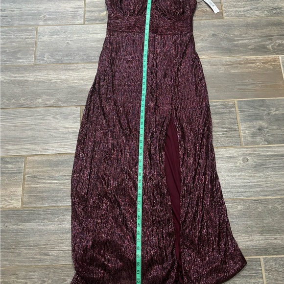 NWT- R&M Richards Maroon Full Length Evening Gown with Slit - Size 6 - Picture 15 of 16